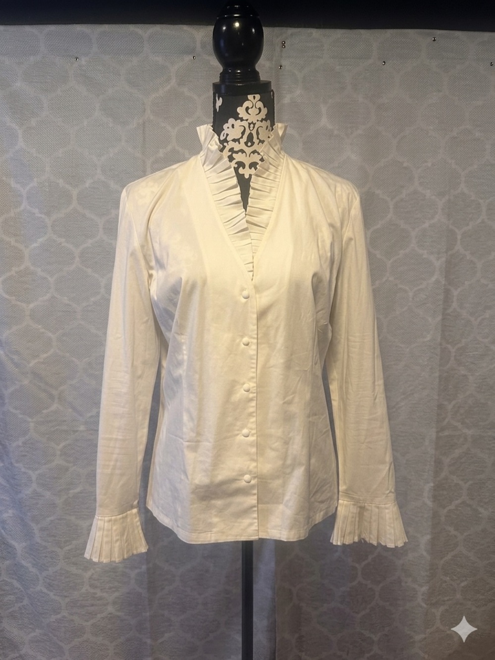 Peck & Peck Weekend White Ruffle Collar Button-Front Vneck Shirt size L
